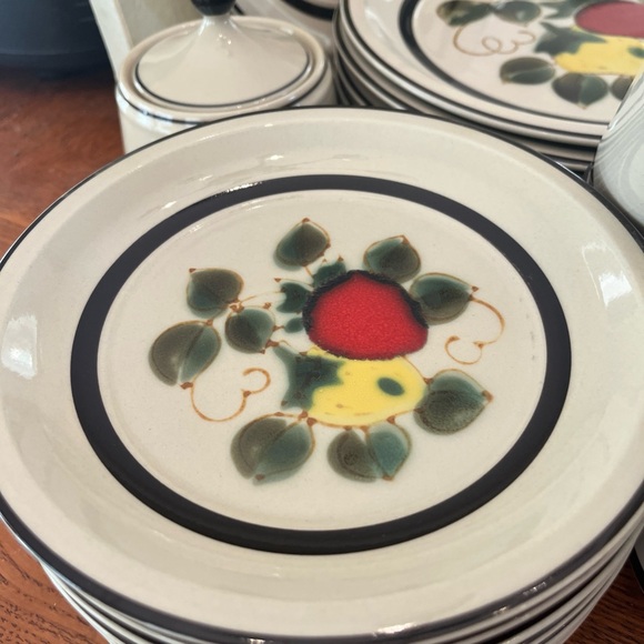 Fruit Pattern Dinnerware Set - Picture 3 of 5